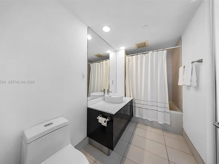 31 SE 6th St #907 — Photo 19