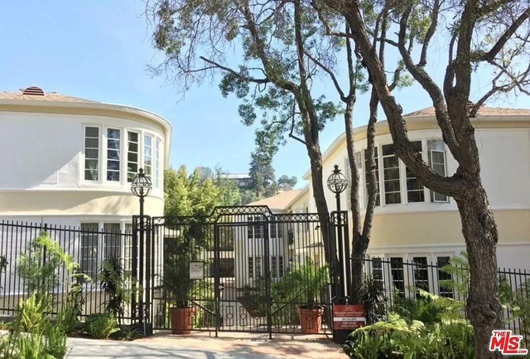 2 bed, 1.0 bath, 1300 sqft, $3,450 — Photo 1