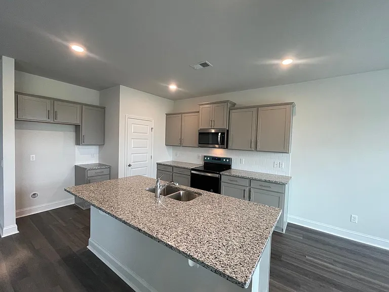 559 Logging Hill Dr — Photo 5