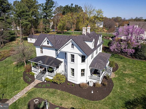 4th image of 3275 Fox Valley Dr S