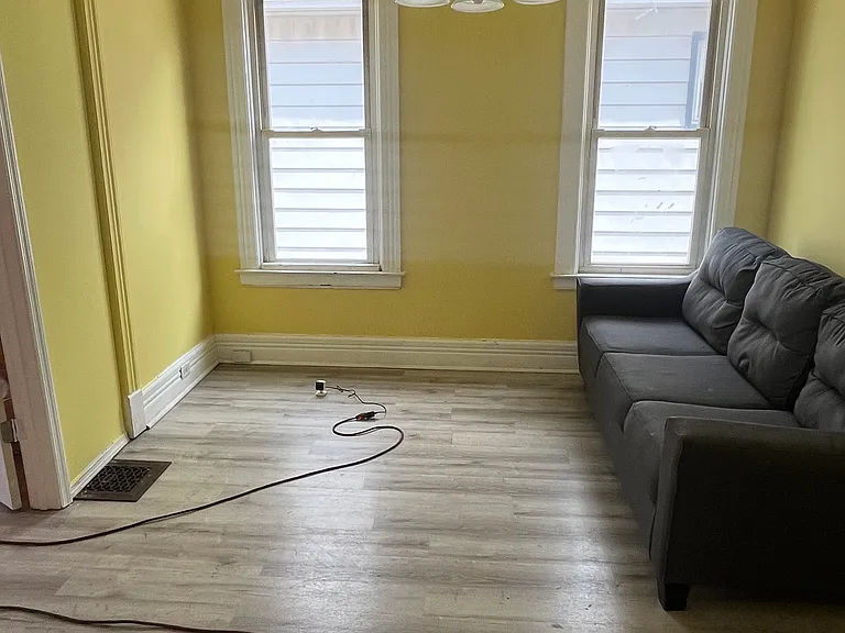 Emmett St — Photo 1