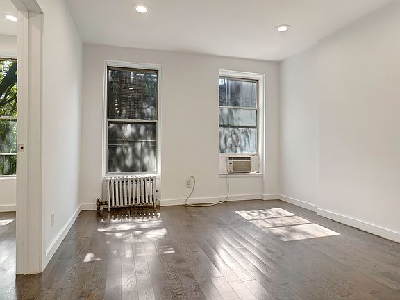 4th image of 364 W 51st St #4RR