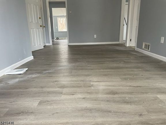 2nd image of 29 John St