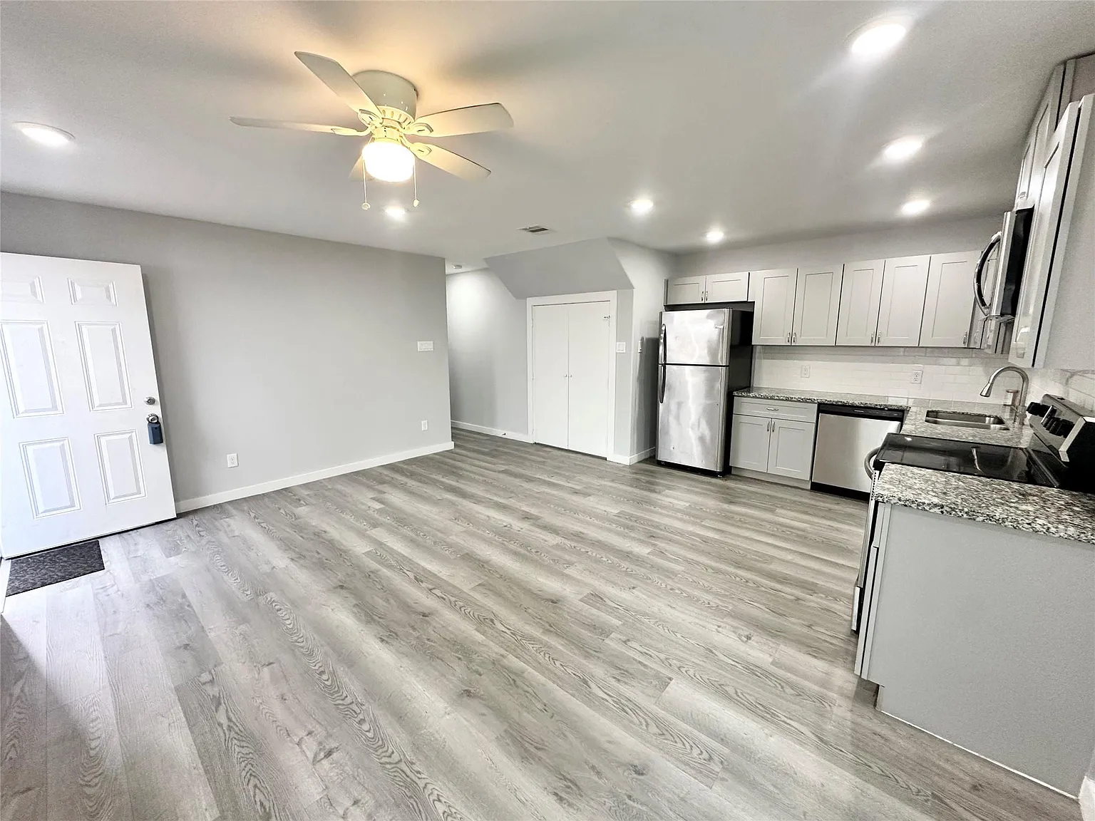 3 bed, 2.0 bath, 1040 sqft, $1,750 — Photo 4