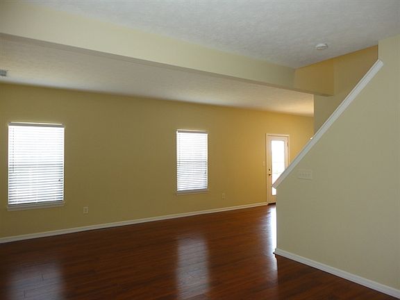 5th image of 150 Thistlewood Dr