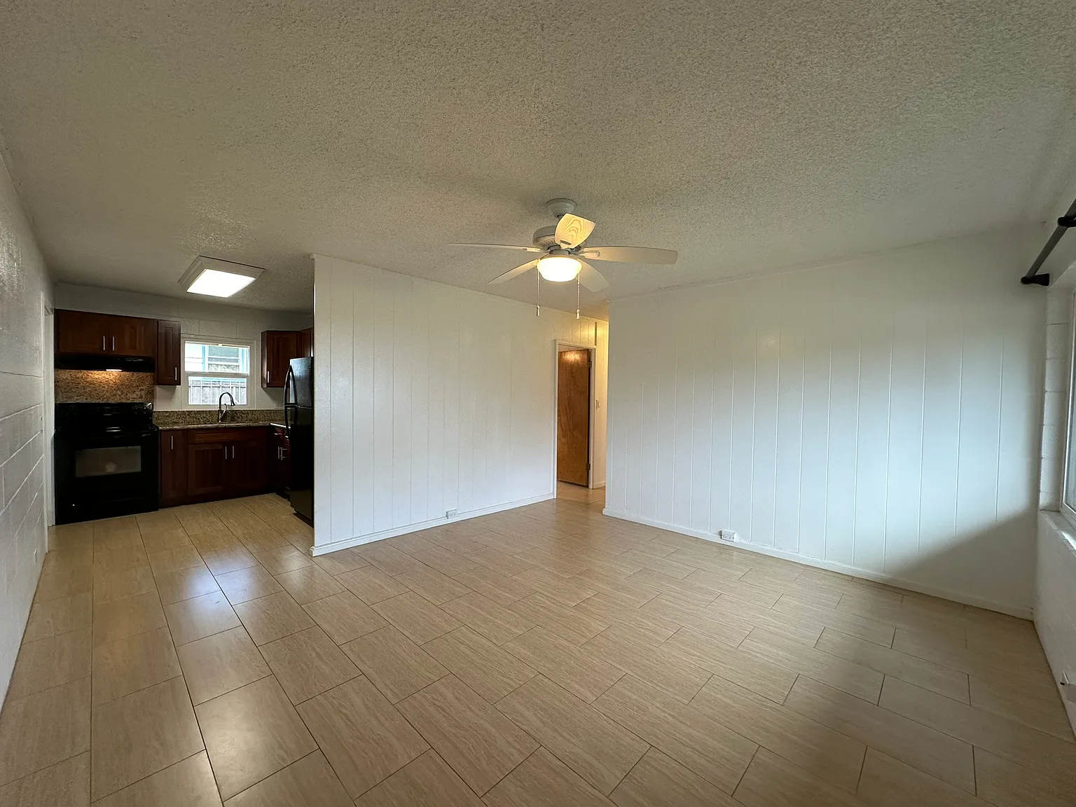 3 bed, 800 sqft, $2,700 — Photo 3