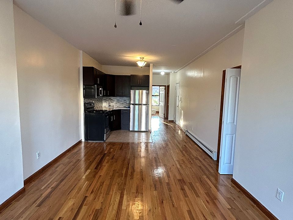 1st image of 324 Van Brunt St #2