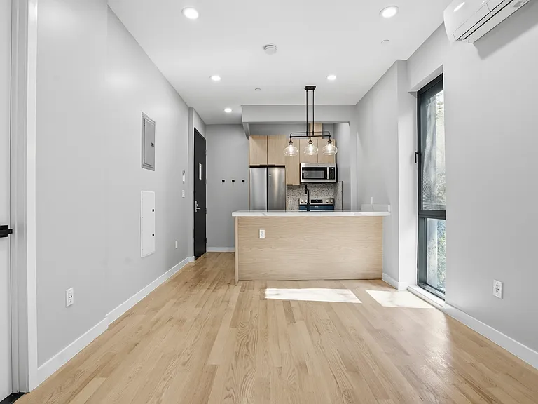 356 E 8th St #202 — Photo 7