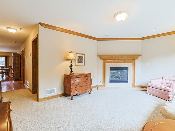 5th image of 32 E Hattendorf Ave APT 2B