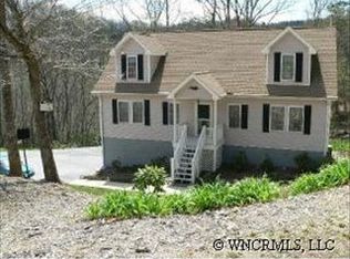 20 Laurel Hill Dr, Horse Shoe, NC 28742