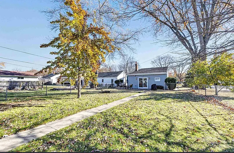 1103 Marshall Ave — Photo 25