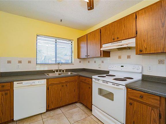 2nd image of 18915 Ayrshire Cir
