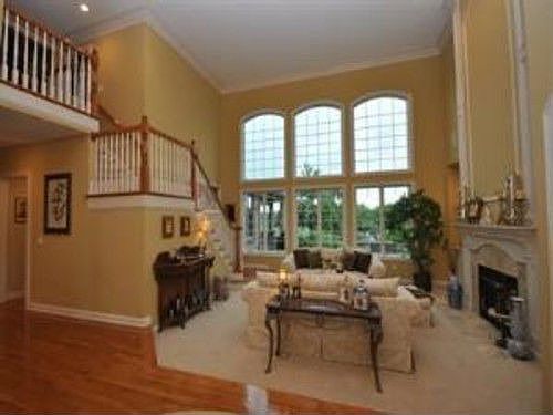 5th image of 4487 Maxwell Dr