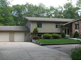 91 Bramble Bush Rd, Coventry, RI 02816