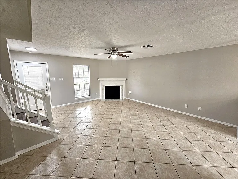 17303 Saturn Ln — Photo 4