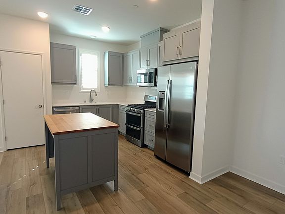 2nd image of 5465 Seacliff Pl
