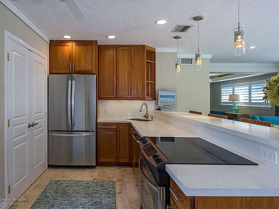 4th image of 1109 Olivia St