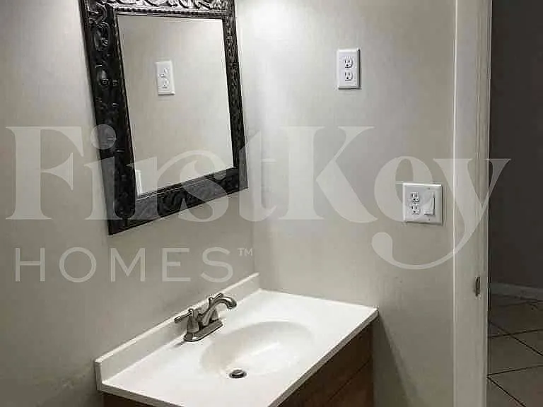 3415 SE 4th Ave — Photo 16