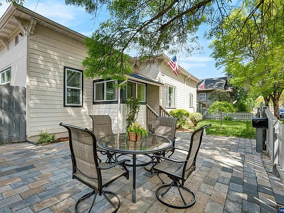 2nd image of 621 4th Ave SE