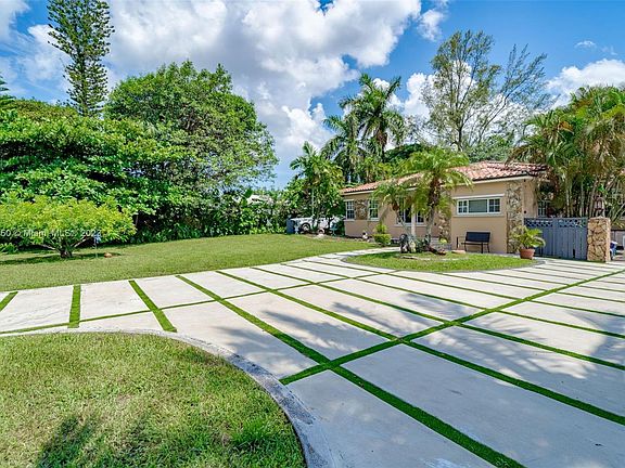 3rd image of 290 N Biscayne River Dr