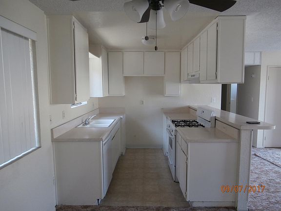 3rd image of 14822 Lakewood Blvd Ste B