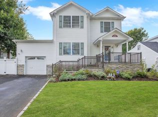 3444 Knight St, Oceanside, NY 11572