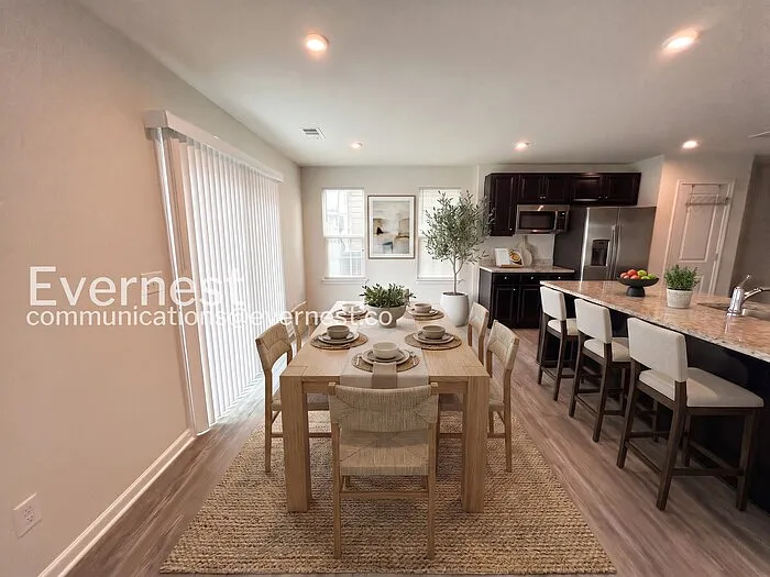 3 bed, 2.0 bath, 1560 sqft, $2,195 — Photo 4