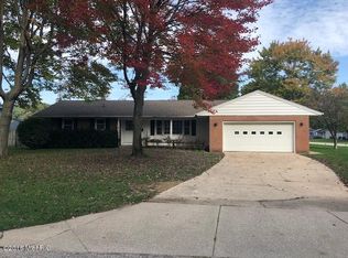 2060 Carter Dr, Norton Shores, MI