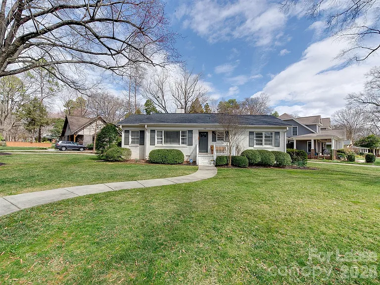 3221 Sunset Dr — Photo 2