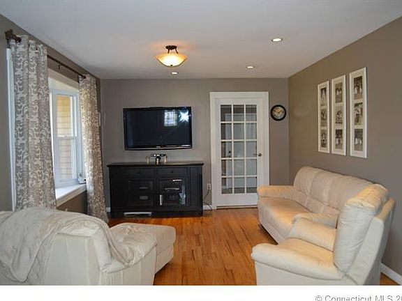 Warm and inviting living ro...