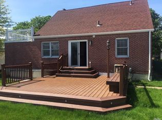 4 Dallas Ave, New Hyde Park, NY 11040