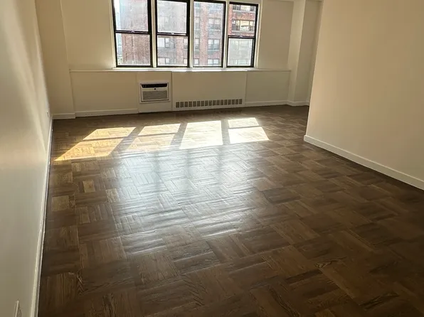 435 East 79th Street image 2 of 13