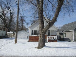 2017 11th St, Port Huron, MI 48060