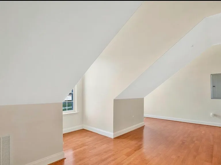601 7th St #401 — Photo 11