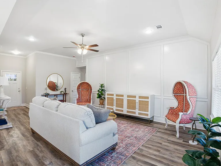 303 Latitude Ln — Photo 6
