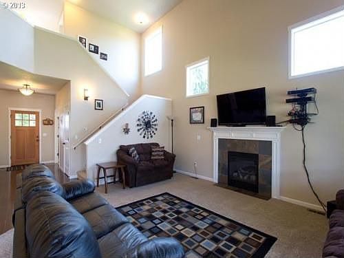 3rd image of 584 SE 66th Ave