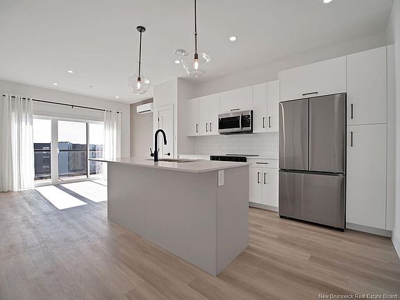 3rd image of 1333 Main St #414