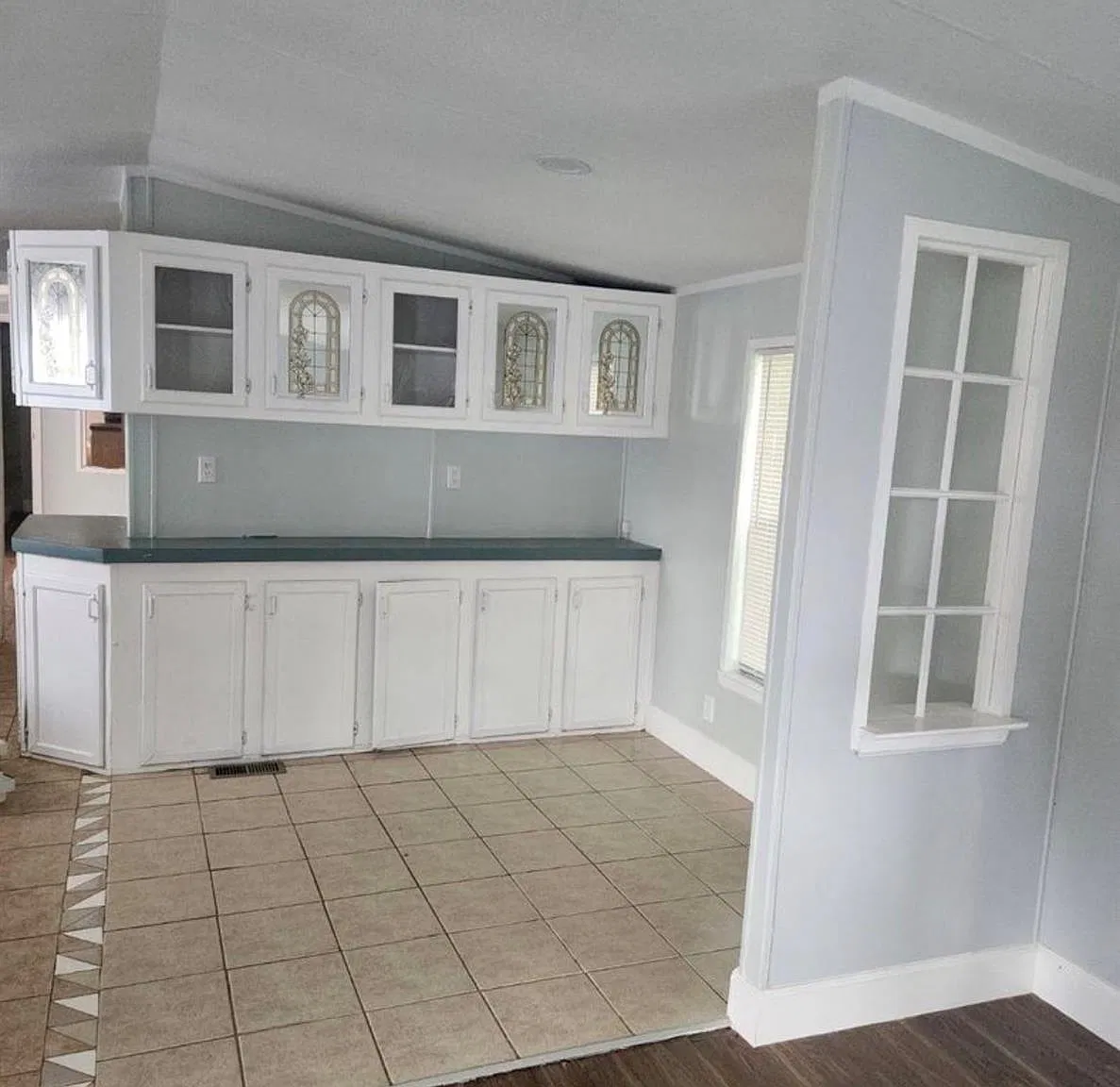 3 bed, 2.0 bath, 2100 sqft, $1,375 — Photo 4