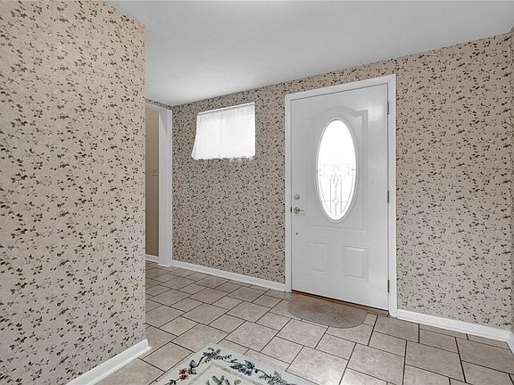 2nd image of 150 Crandon Cir