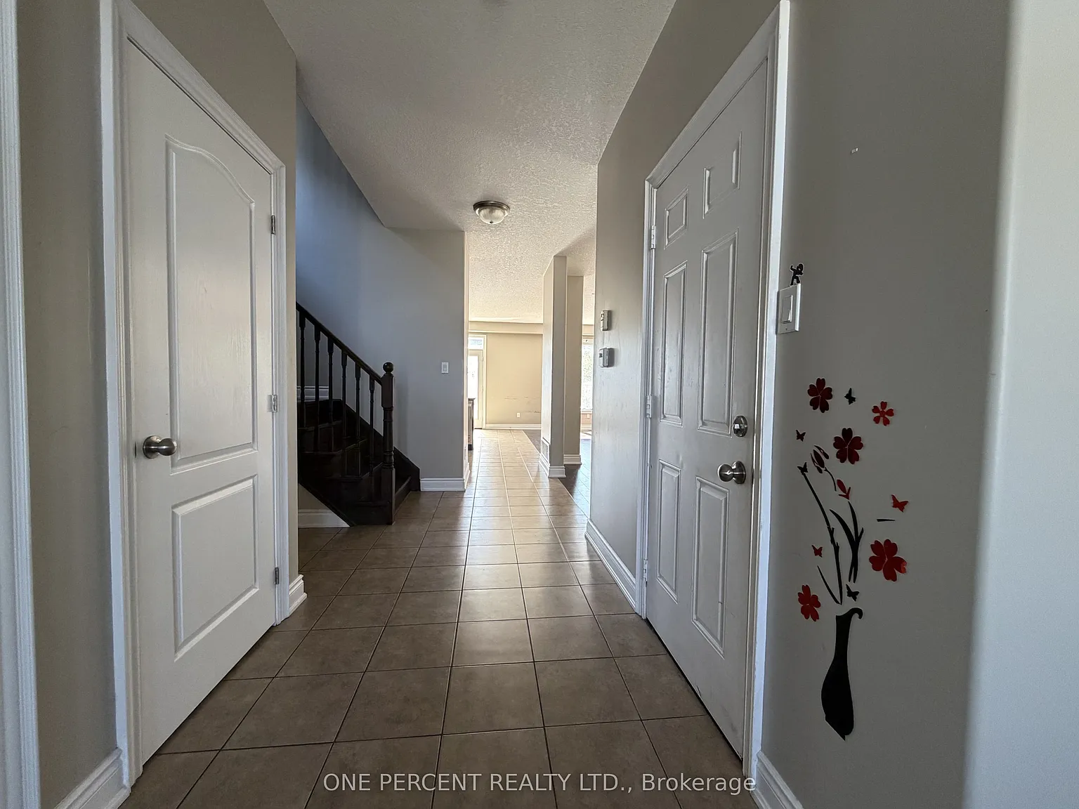 4 bed, $2,700 — Photo 1