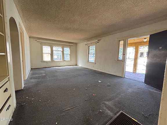 3rd image of 1008 E Windsor Rd