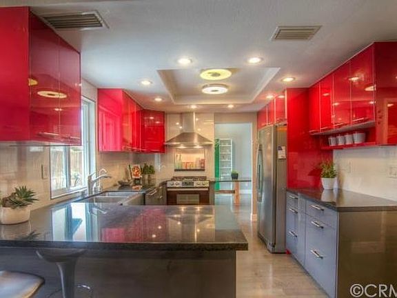 5th image of 942 W Sierra Nevada Way