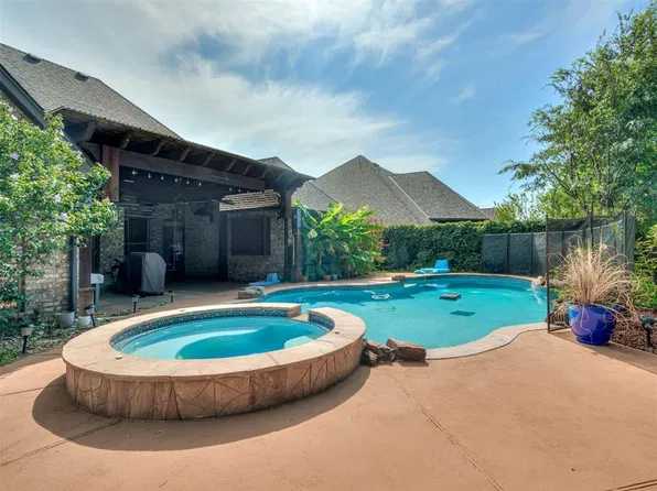 17021 Holly Burn Cir, Edmond, OK 73012