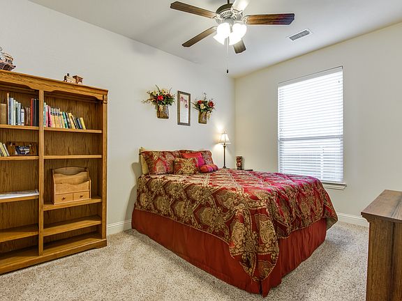 5th image of 841 Quiet Oak Ln