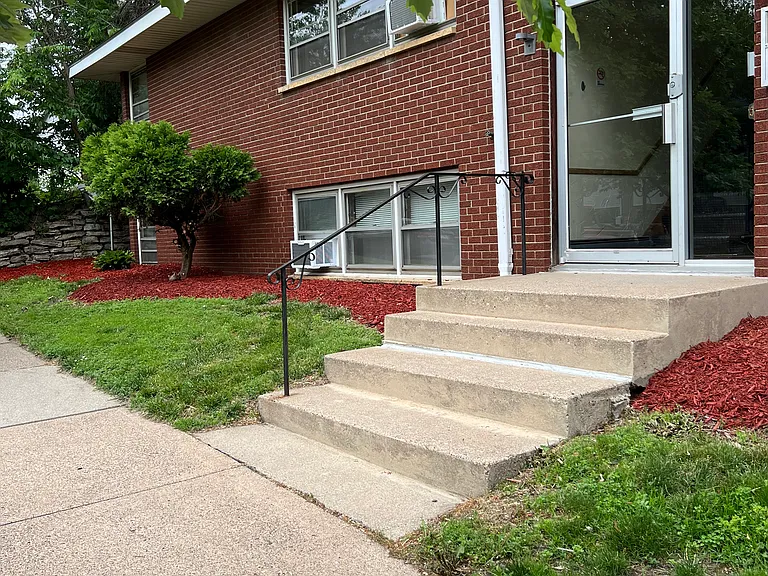 958 Manvel St #6 — Photo 2