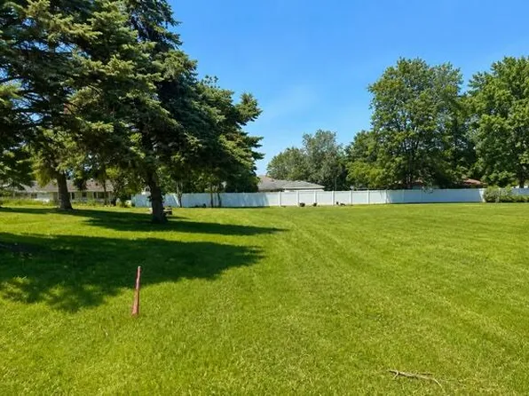 8660 Mattson Dr, Saint John, IN 46373