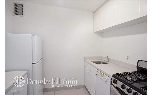 Rented by Douglas Elliman | media 11