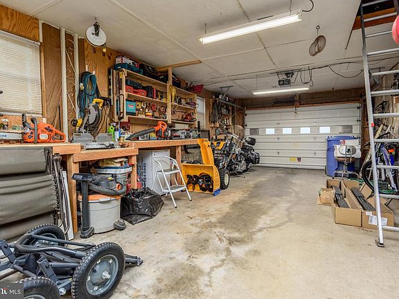 5th image of 611 Oak Cir