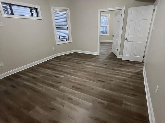 4th image of 36 N 18th St #4