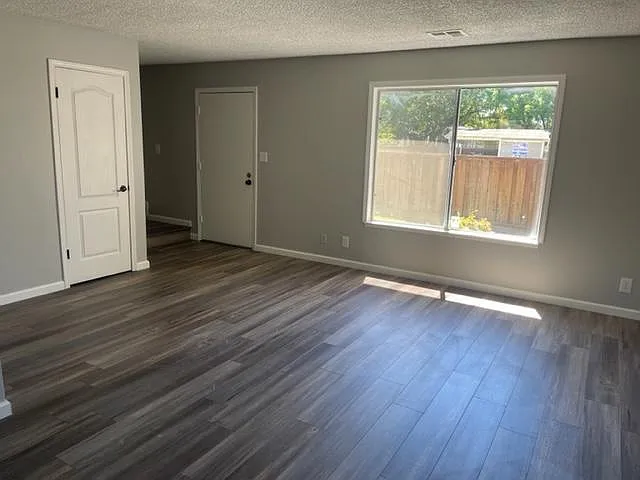 4439 Fairlands Dr — Photo 3